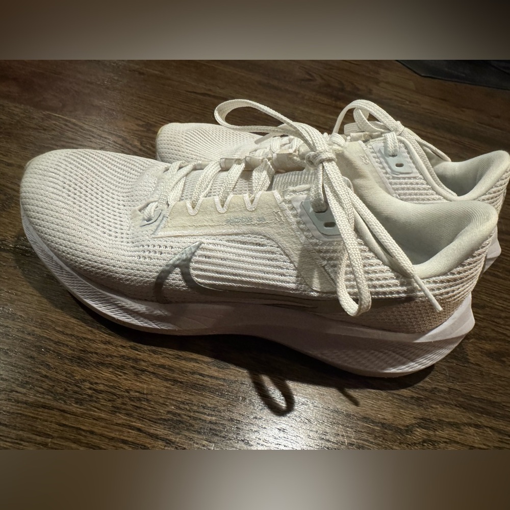 Nike Cream Mesh Running Shoes